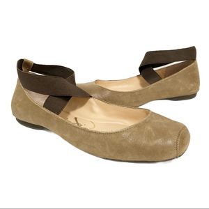 Jessica Simpson Beige Flats with Dark Brown Straps